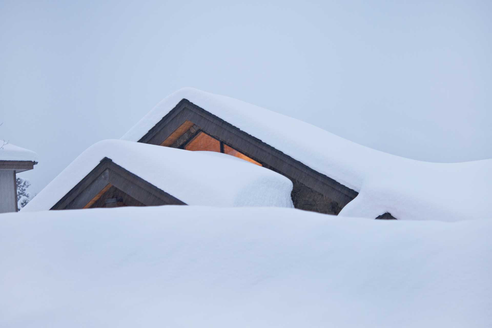 What Happens to Your Roof During Heavy Winter Snowfall - Golden Horseshoe Construction